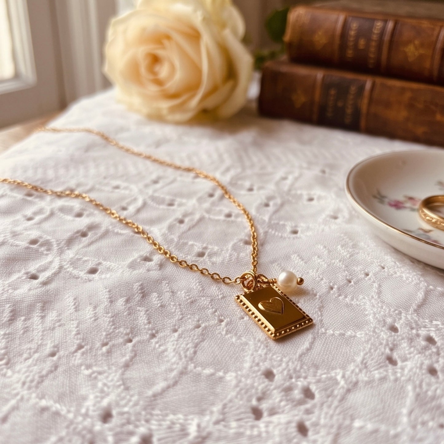 Zarte Medaillon Kette Herzchen